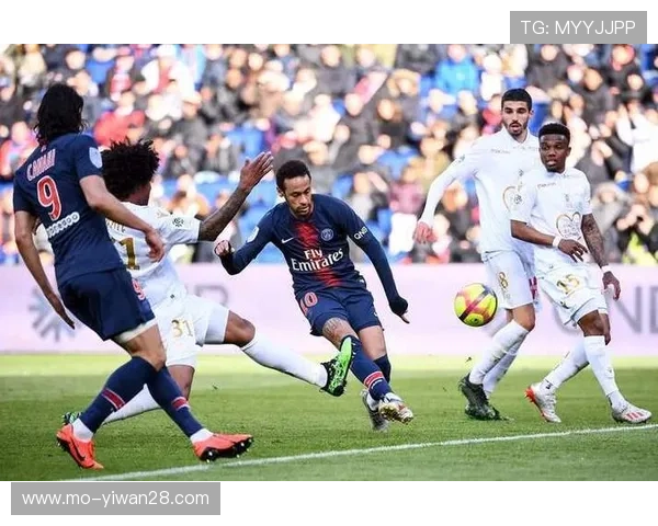 足球球星高速带球突破展现速度与技巧的巅峰对抗瞬间